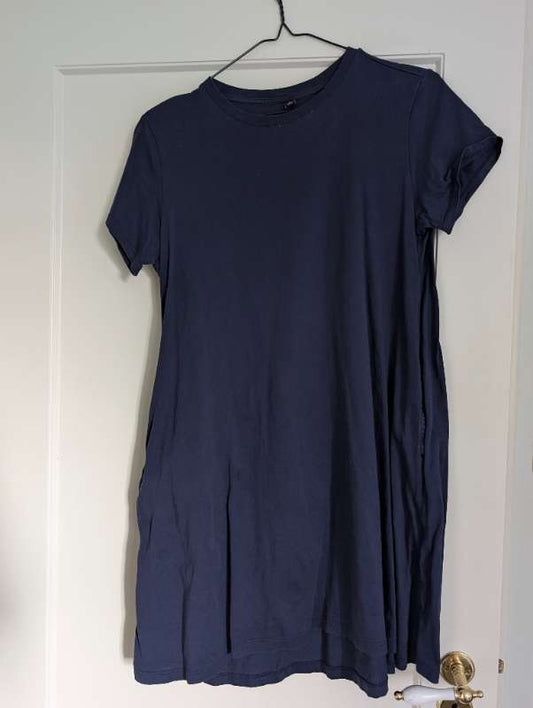 Dimmblár kjóll stutterma m/ vösum Uniqlo M