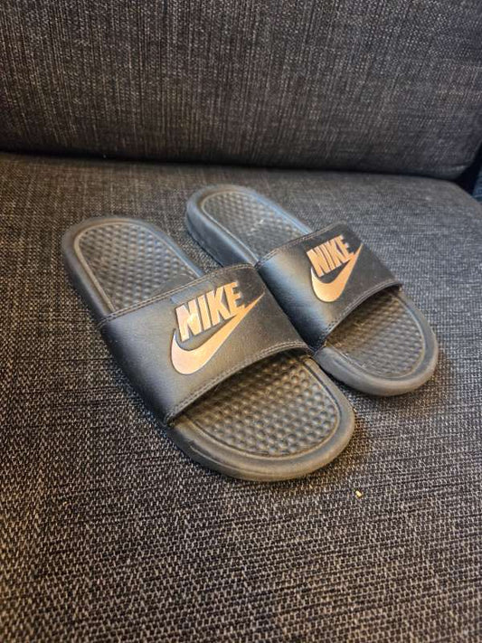 Nike inniskór svartir