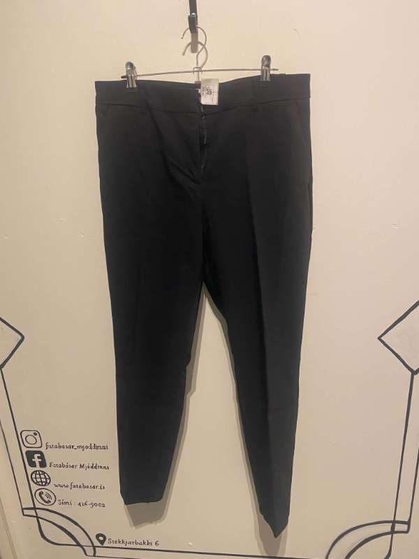 Buxur svartar