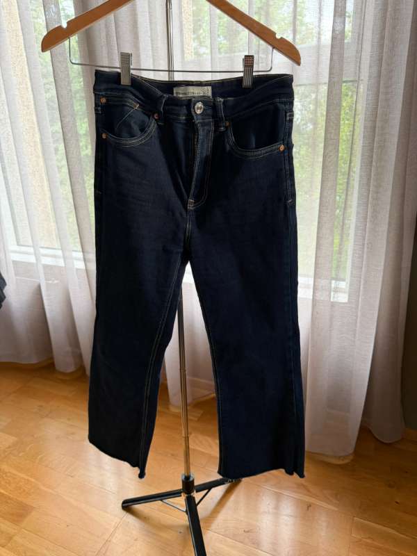 stradivarius gallabuxur 38 dökk bláar