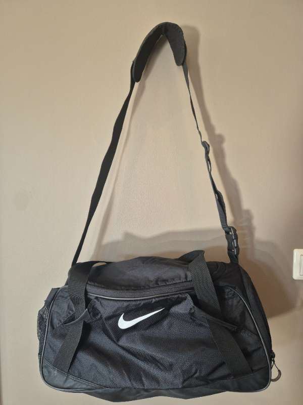 Nike svört íþróttataska