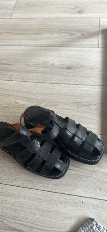 Billi bi sandalar