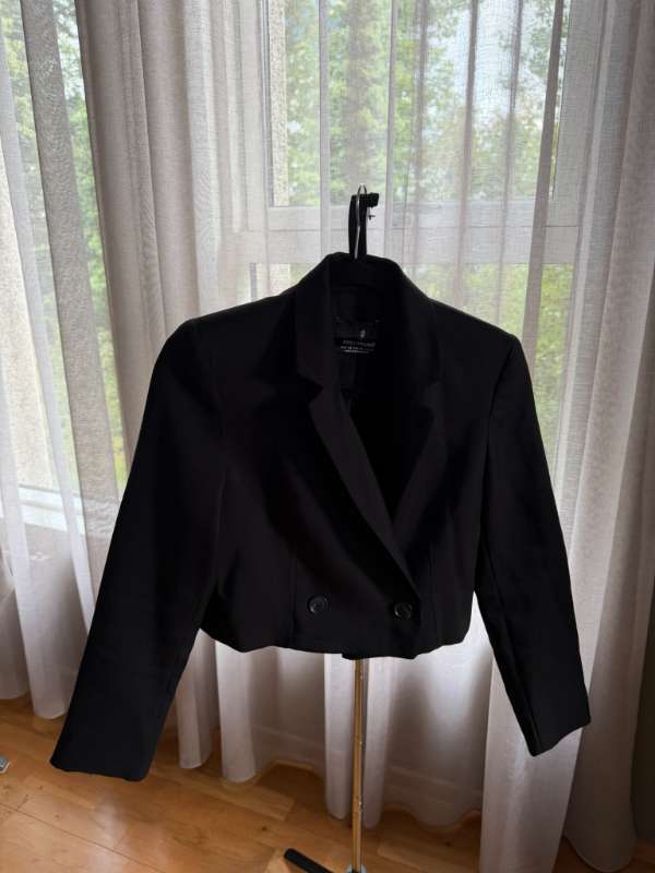 stradivarius cropped blazer svartur xs