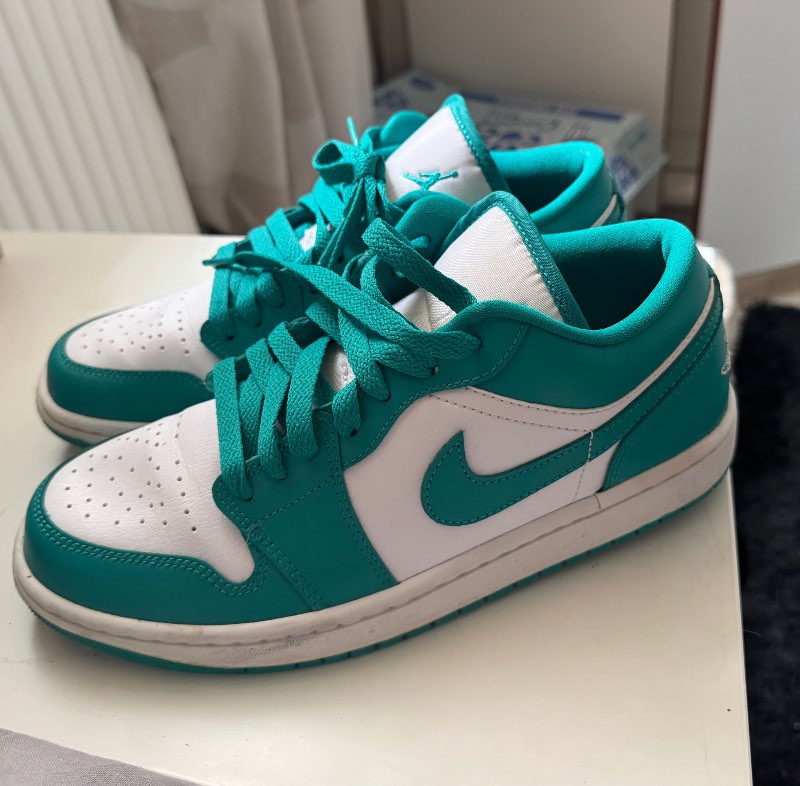 Jordan 1 low new emerald