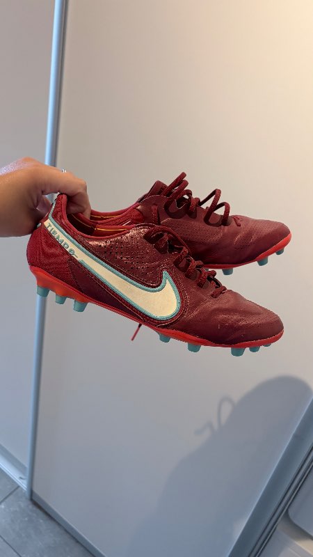 nike takkaskór