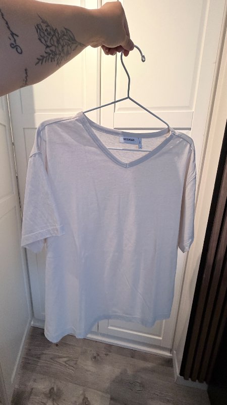 weekday v neck