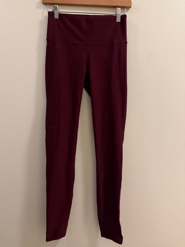 Under armor burgundy leggings