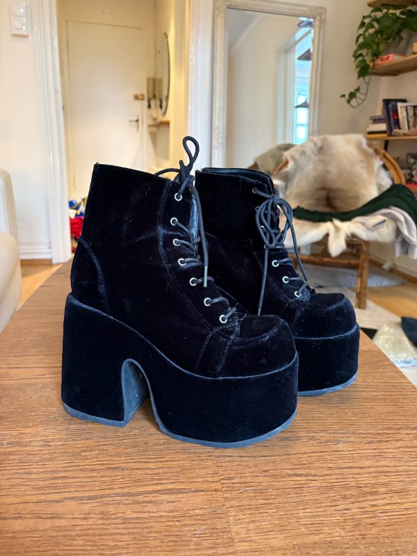 Demonia goth platform flauel skór