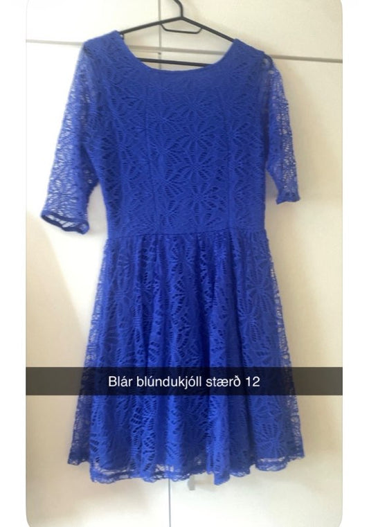 Blár blúndu kjóll
