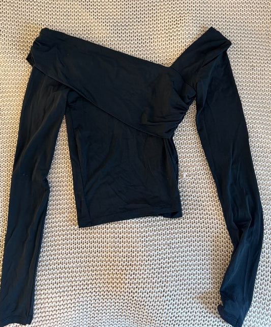 Svartur off-shoulder toppur