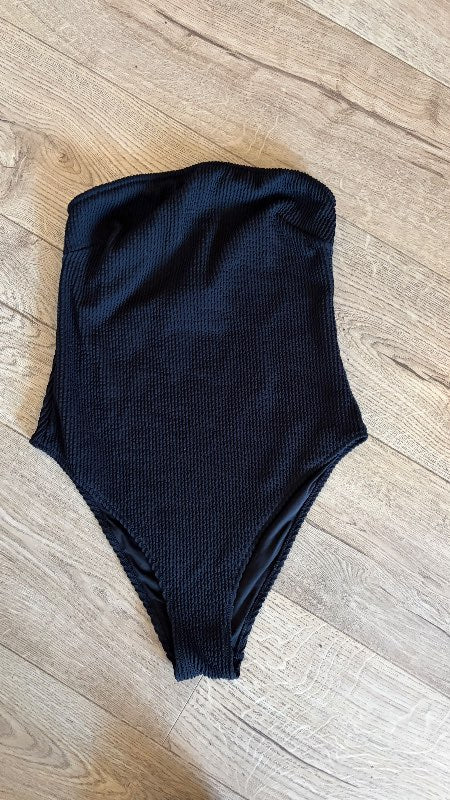 Svartur sundbolur straples 36
