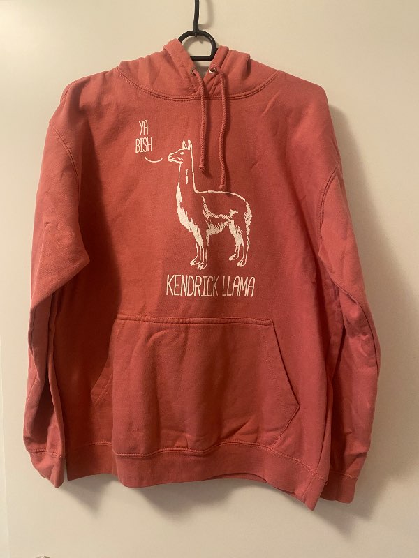 bleik hettupeysa Kendrick Llama