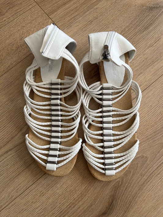 Sandalar