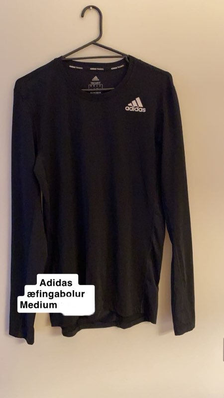 Adidas æfingabolur M 1100