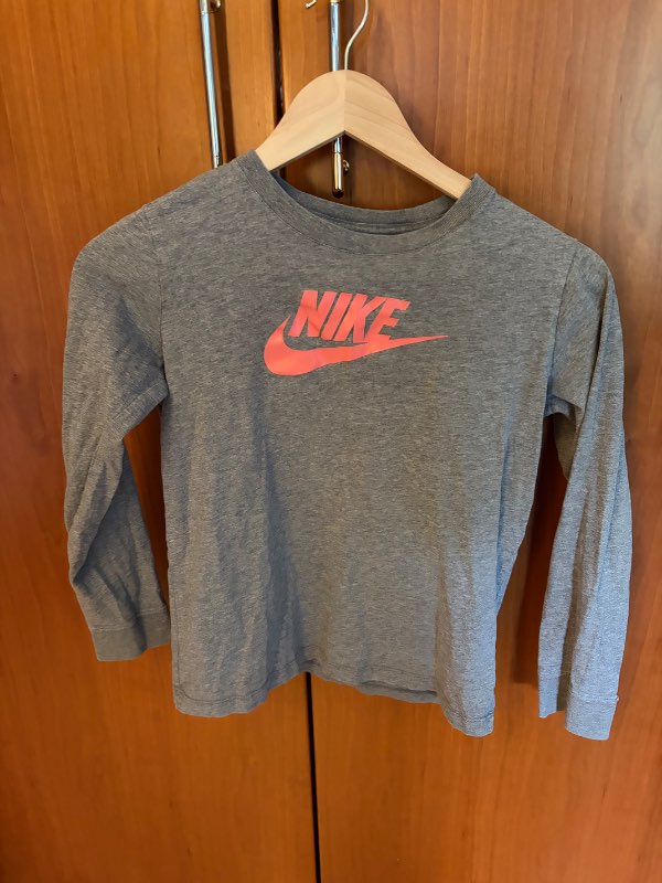 Nike barnapeysa