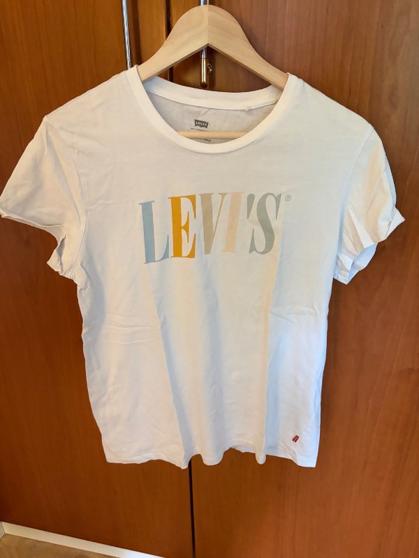 Levis bolur