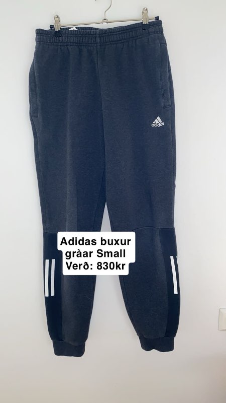 Adidas buxur Small 830kr