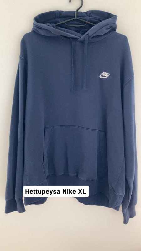 Hettupeysa Nike XL 1600kr