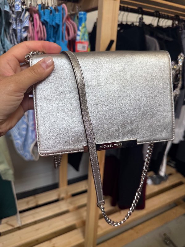 Michael Kors taska silfur