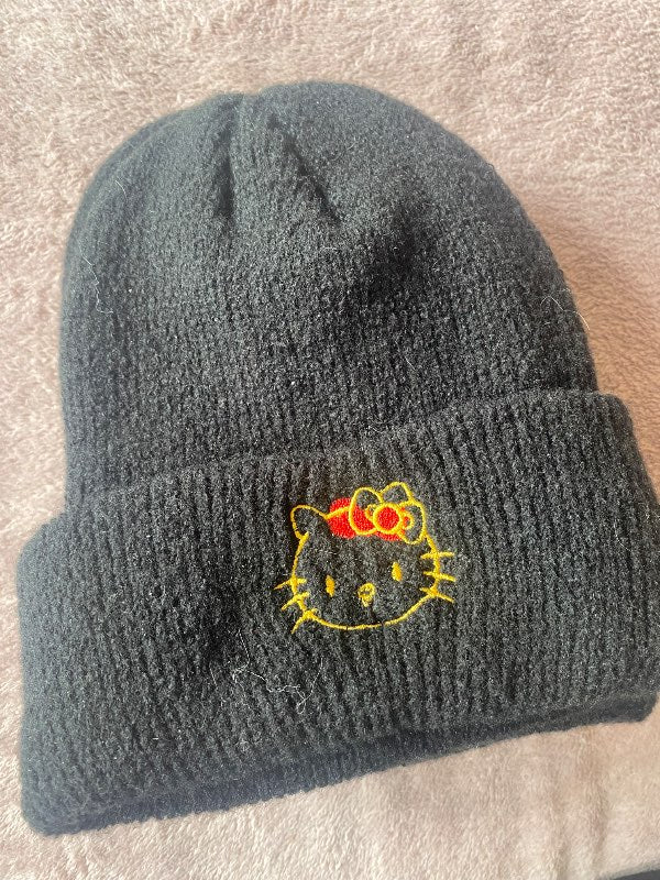 Ný svört Hello Kitty húfa