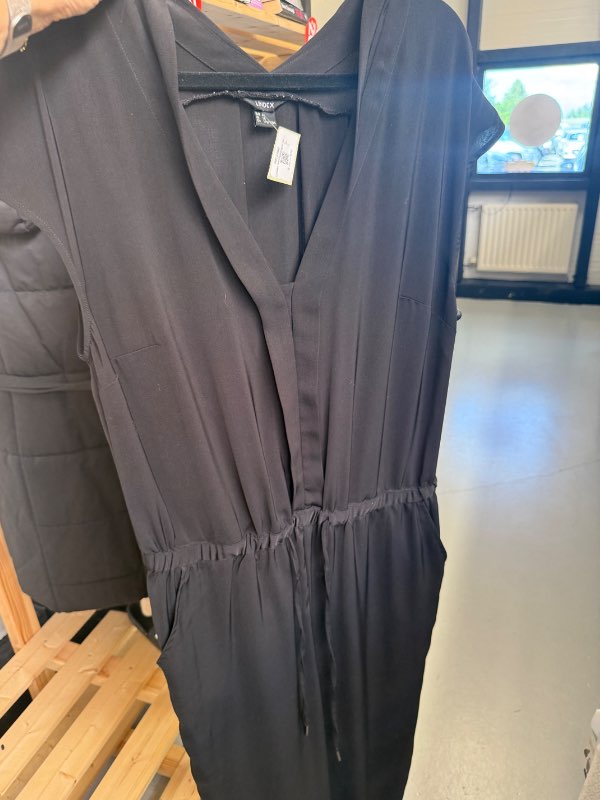 Lindex samfestingur sv. k