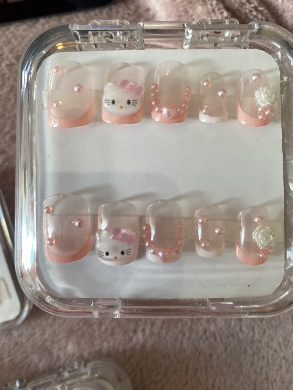 Glærar press on nails Hello Kitty