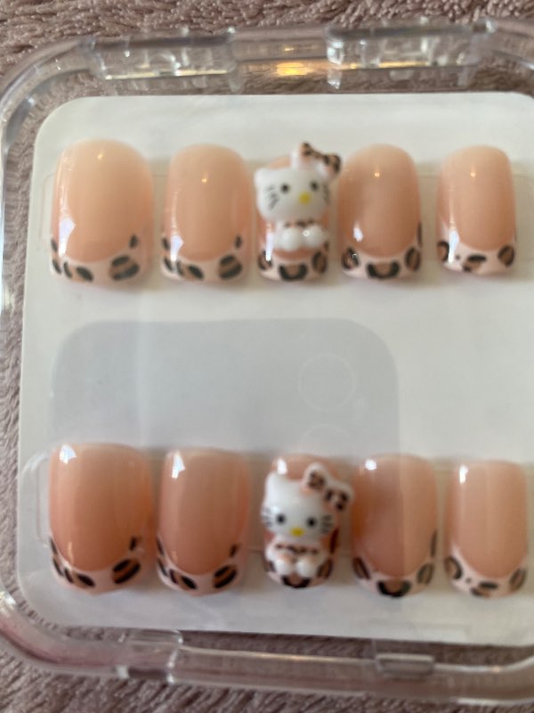 Tiger stuttar press on nails Hello Kitty