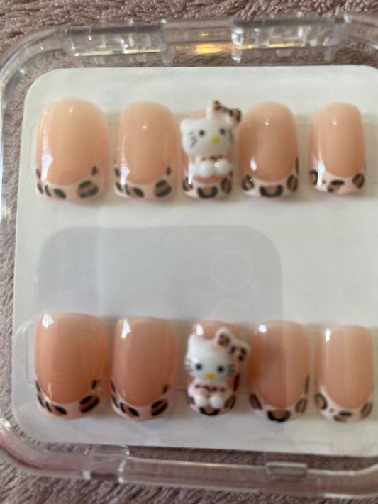 Tiger stuttar press on nails Hello Kitty