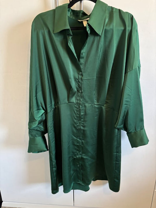 Grænn skyrtukjóll HM