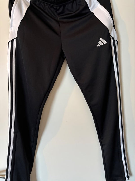 Adidas. Fótboltabuxur ónotaðar