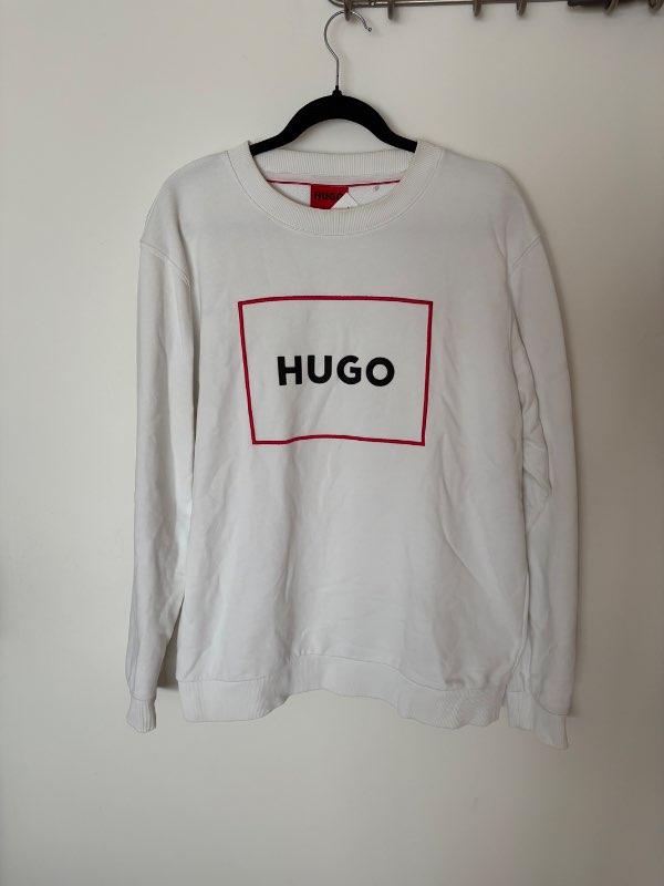 Hugo Boss hvít peysa