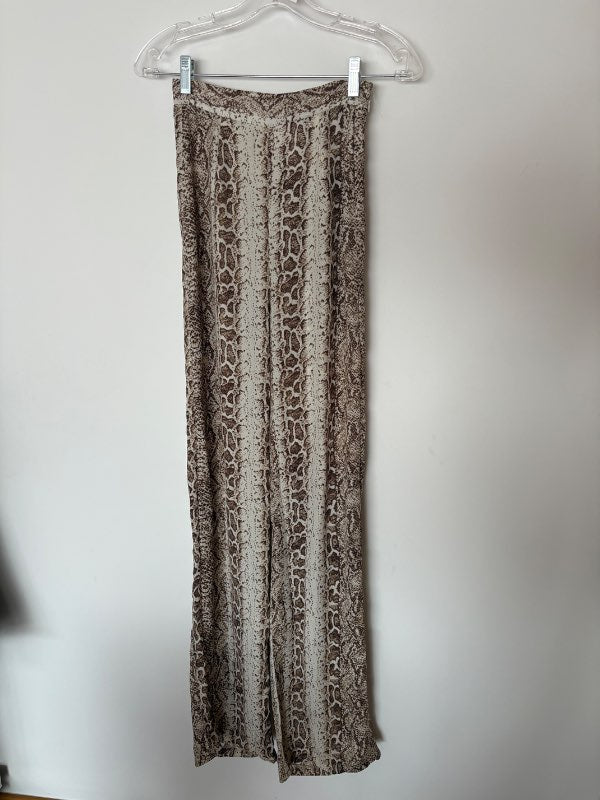 PrettyLittleThing snakeprint buxur