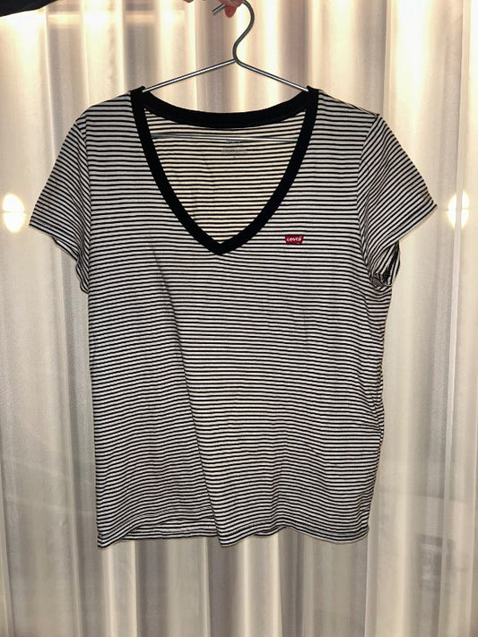 Levis stuttermabolur