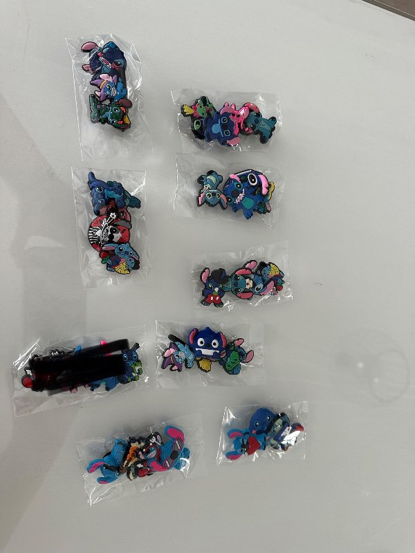 3 Stitch crocs skaut