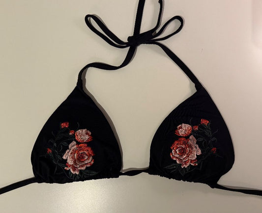 Bikini toppur með rósum