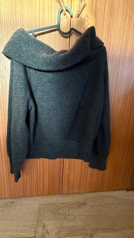 Grá H&M peysa S