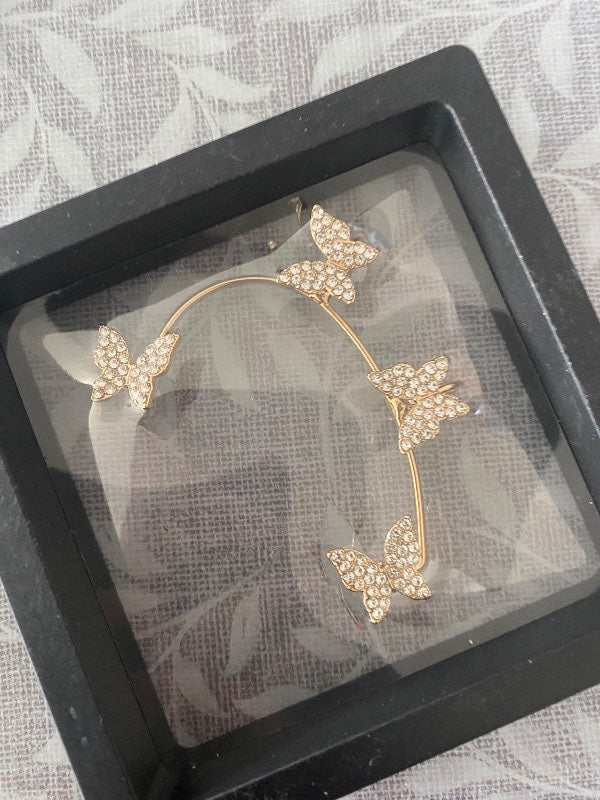 Fiðrilda ear cuff gyllt