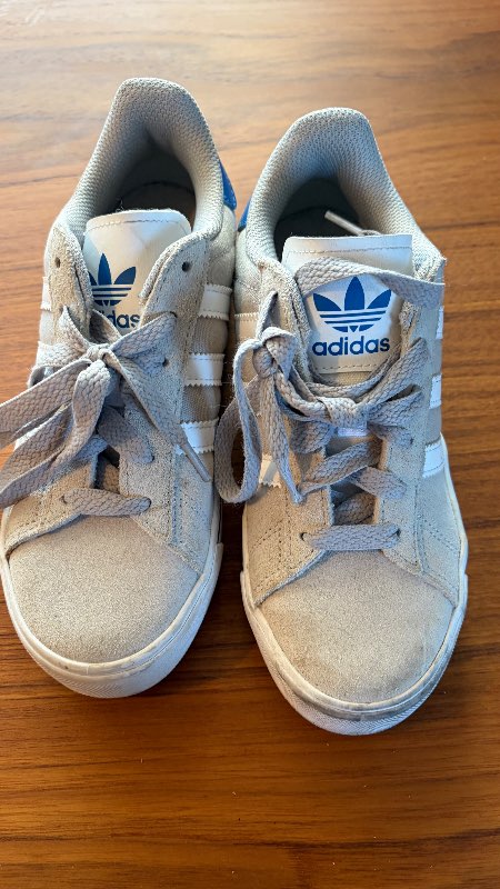 Adidas skór 35,5