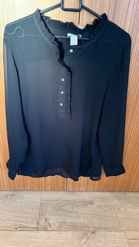 Svört h&m blússa 36