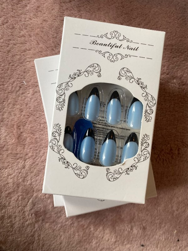 Press on nails