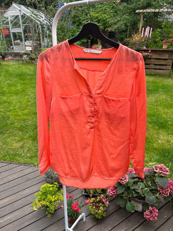 Zara satin blússa