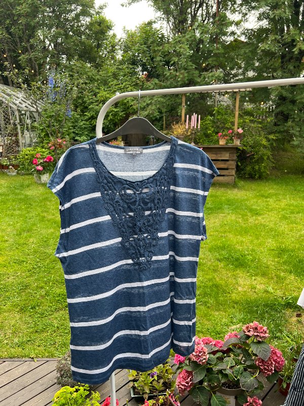 Laura Ashley stuttermabolur