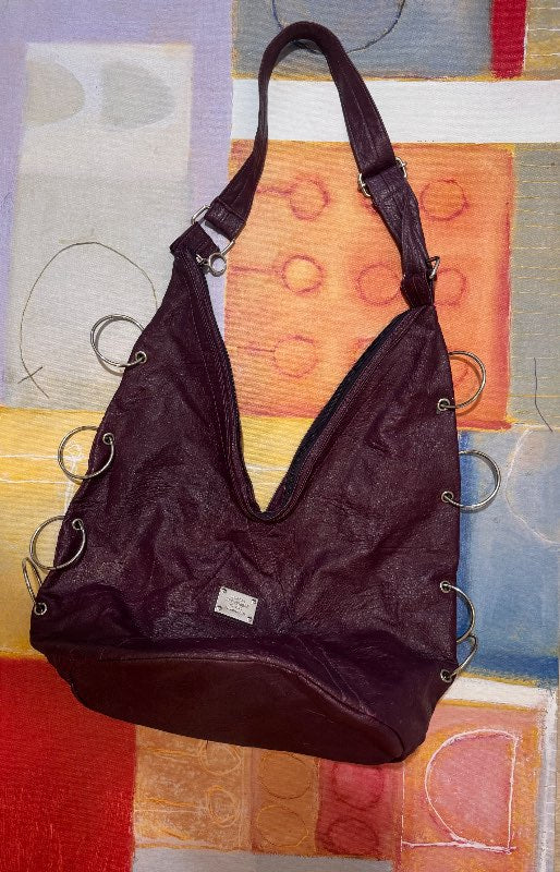 Vintage Y2K vínrauð axlartaska með silfurhringjum