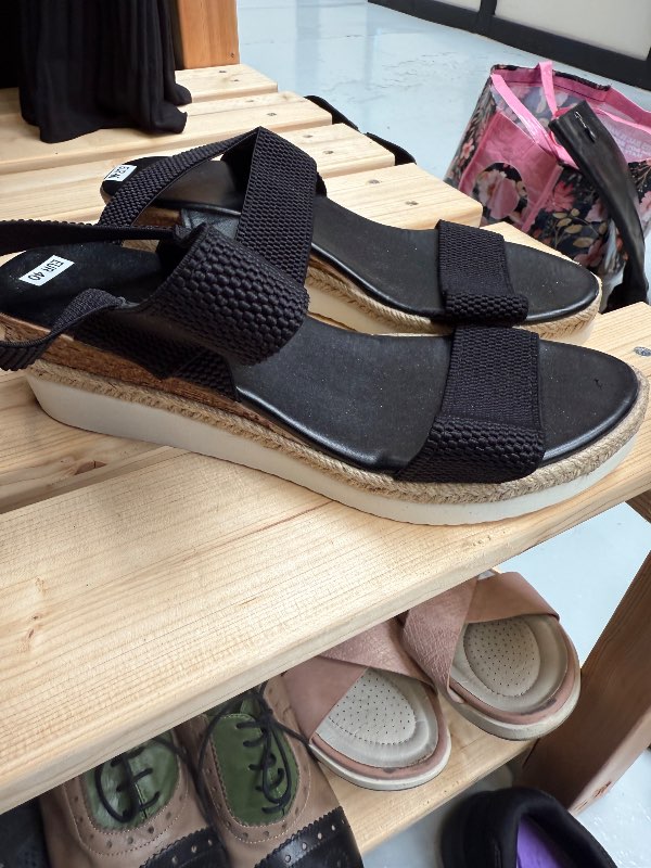 Sandalar