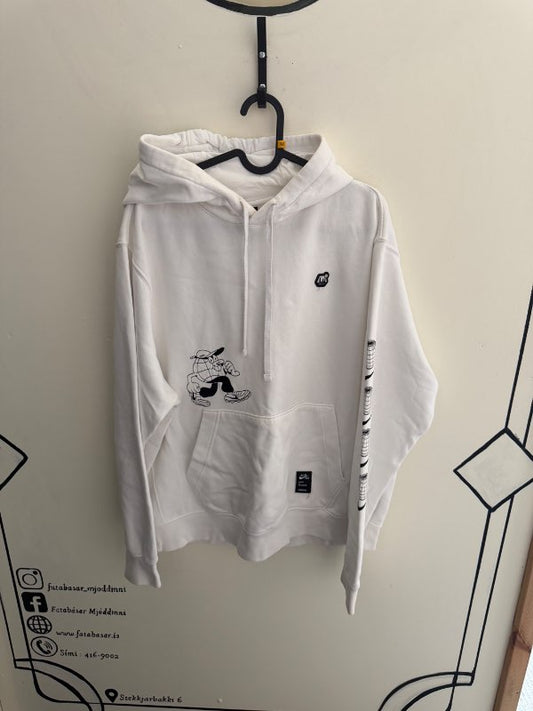 KK Nike hettupeysa hvít m. mynd