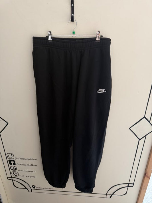 Nike Club buxur svartar