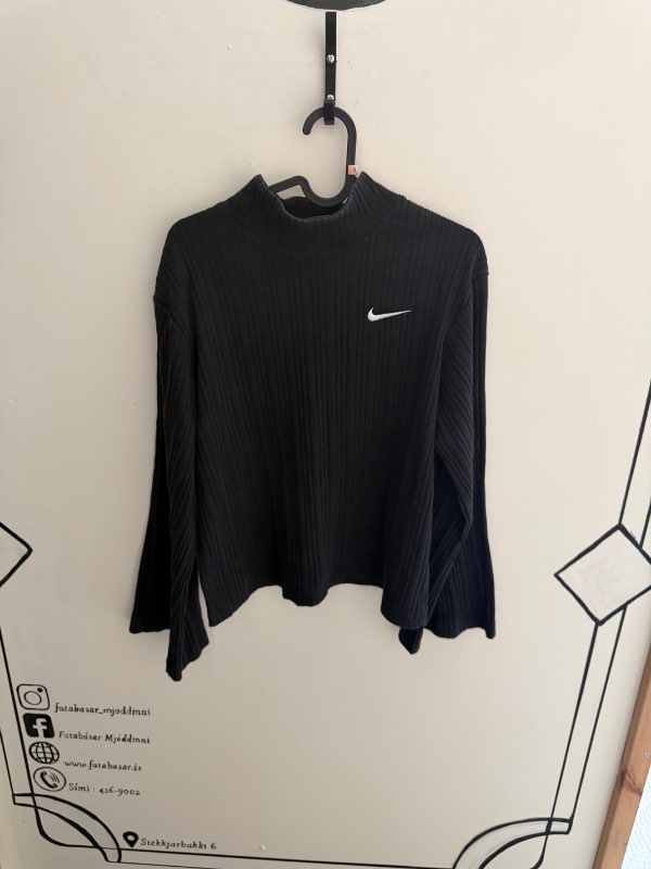 Nike Ribbed peysa svört