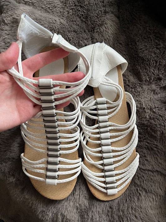 Sandalar