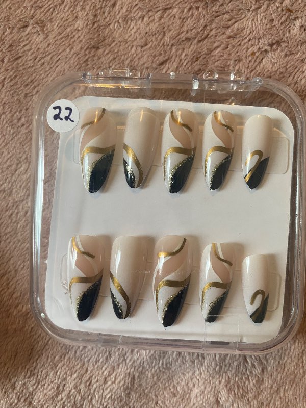 Press on nails