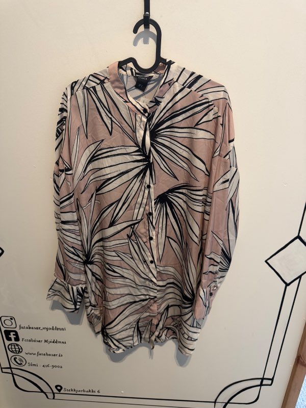 Lindex mynstruð skyrta